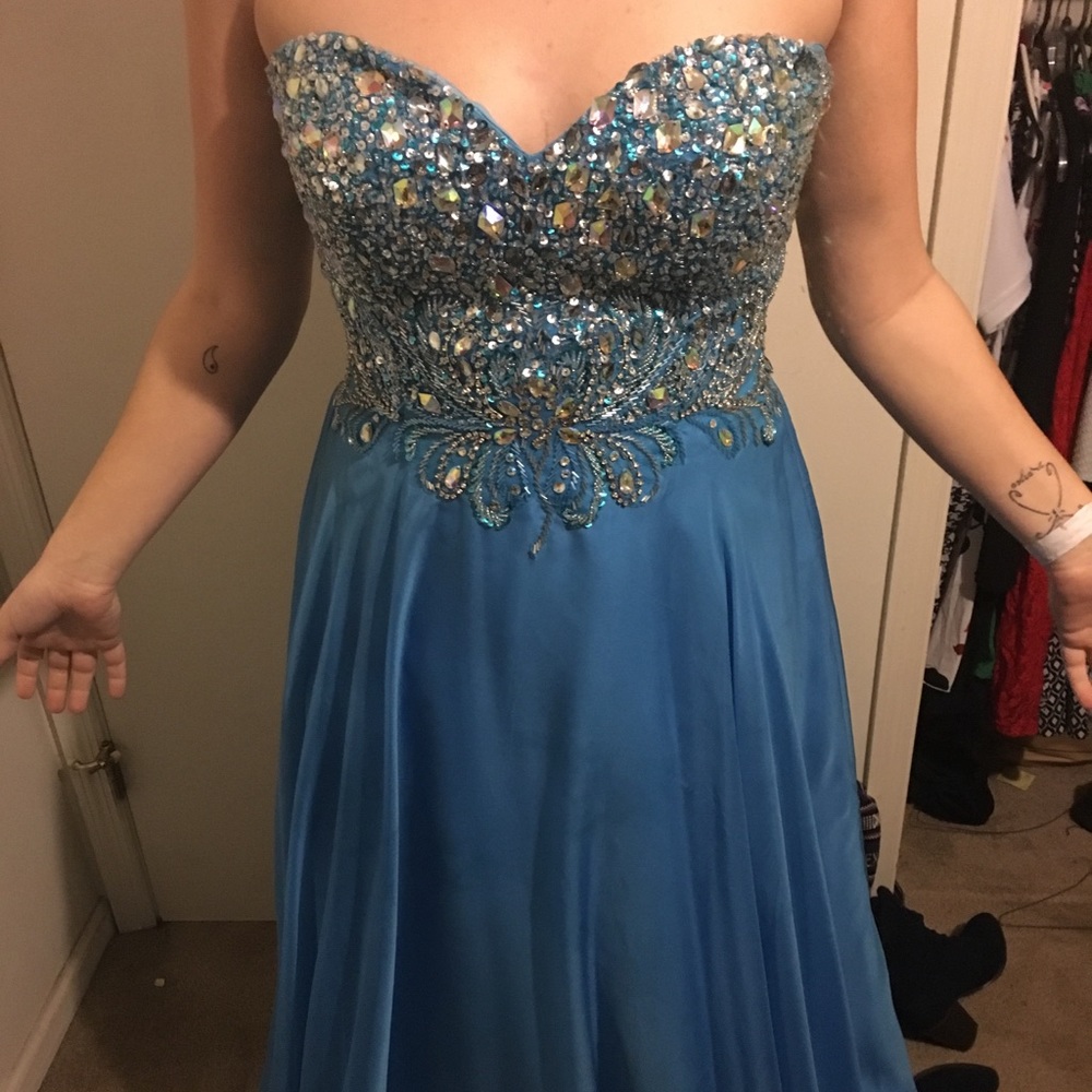 Dresses - Picture 8 of 8
